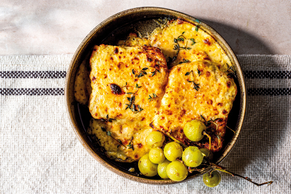 Cranberry bread Welsh rarebit