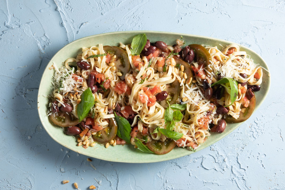 Zaalouk pasta with olives