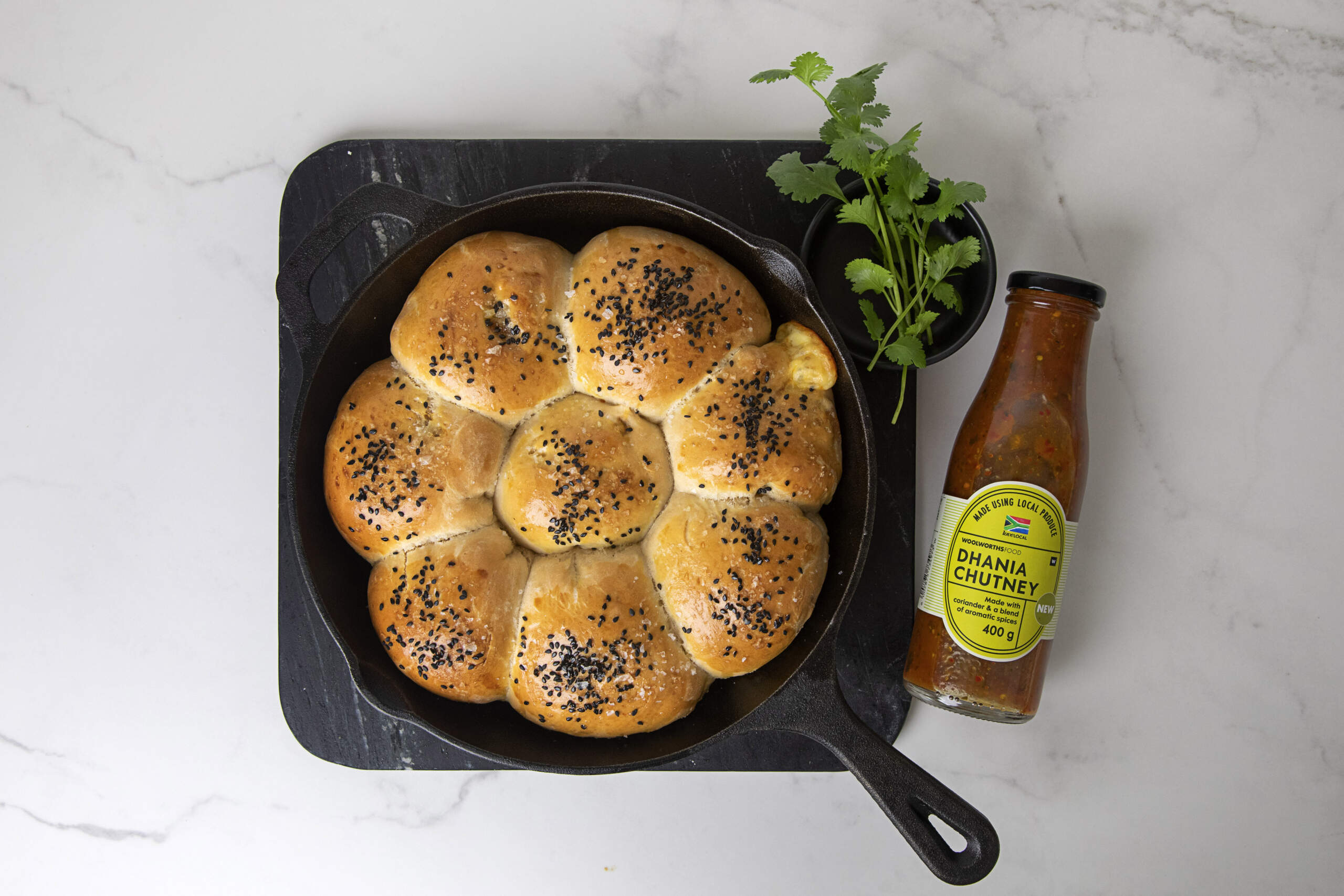 https://staging.taste.co.za/recipes/dhania-chutney-and-cheesy-stuffed-rolls/