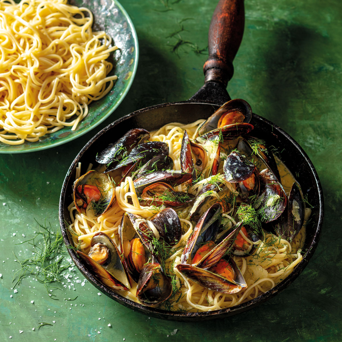 Linguine with mussels