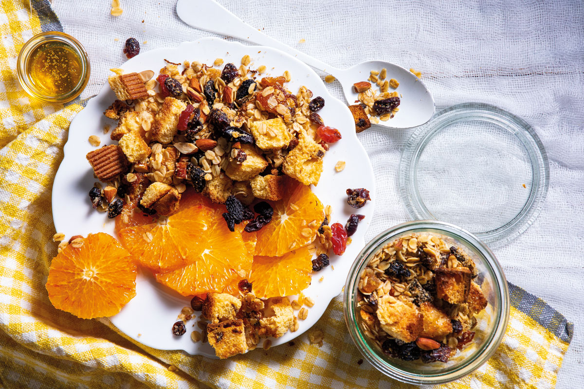 ORANGE PANETTONE GRANOLA