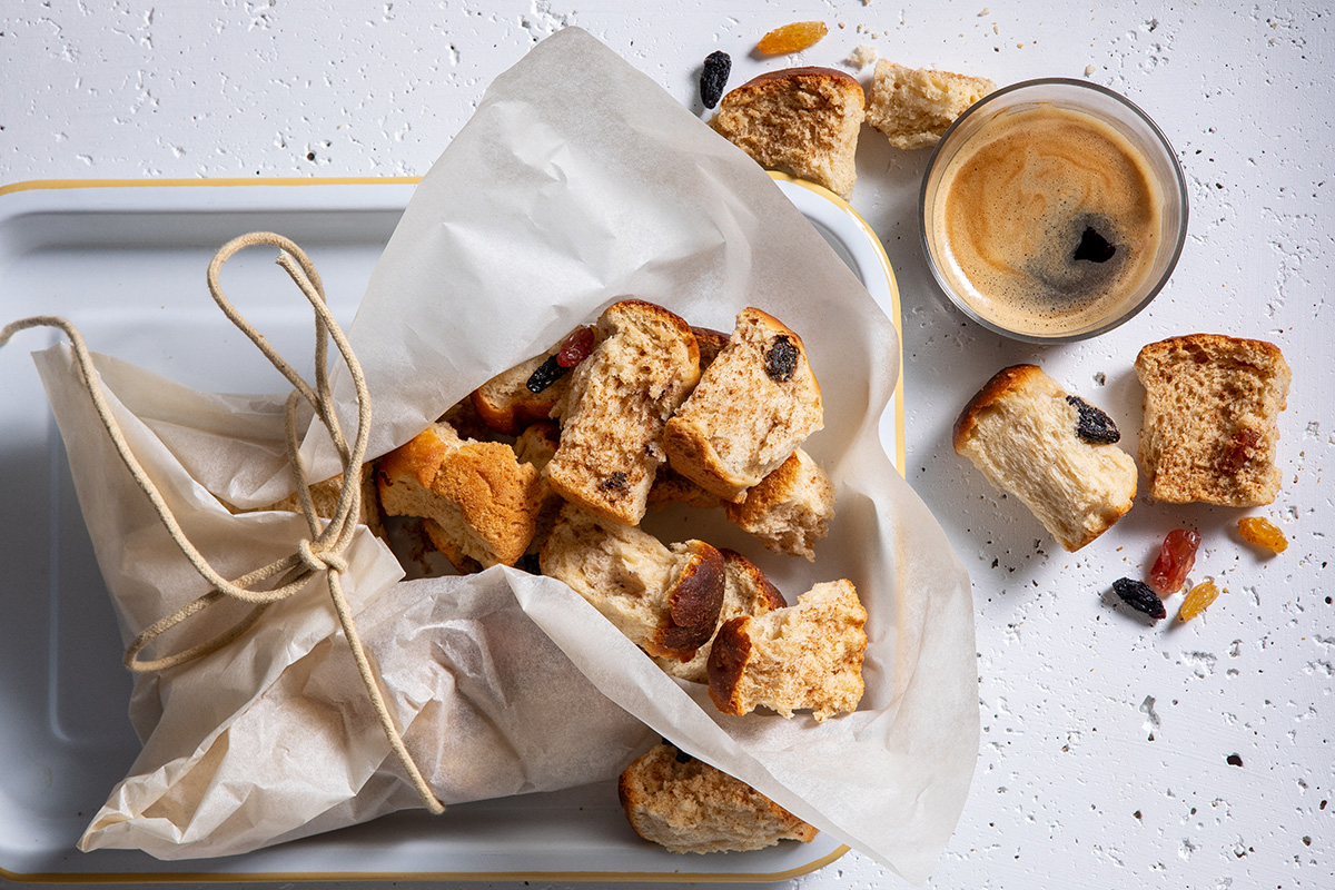 Rum-and-raisin rusks 