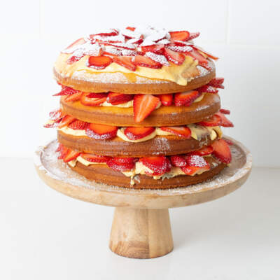 Strawberry-and-custard cake