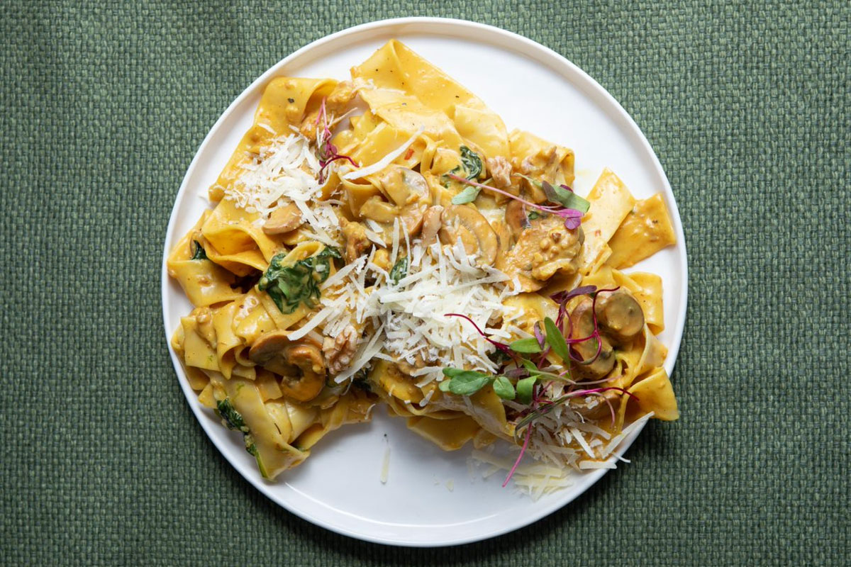 Creamy smoked mushroom pasta