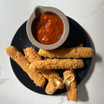 Crispy mozzarella sticks