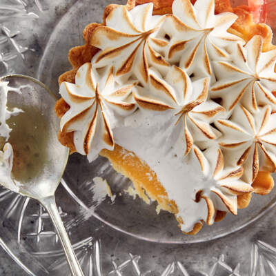 Grapefruit meringue tart