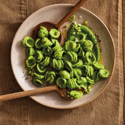 Pea-and-mascarpone pasta