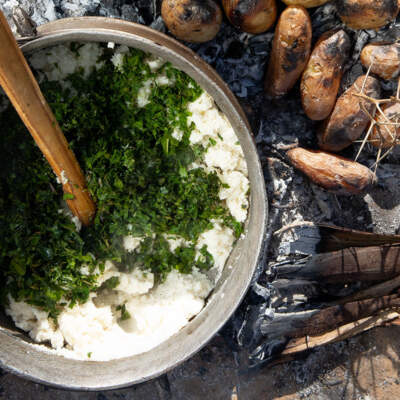 Umqa wehlaba (dandelion leaf pap)