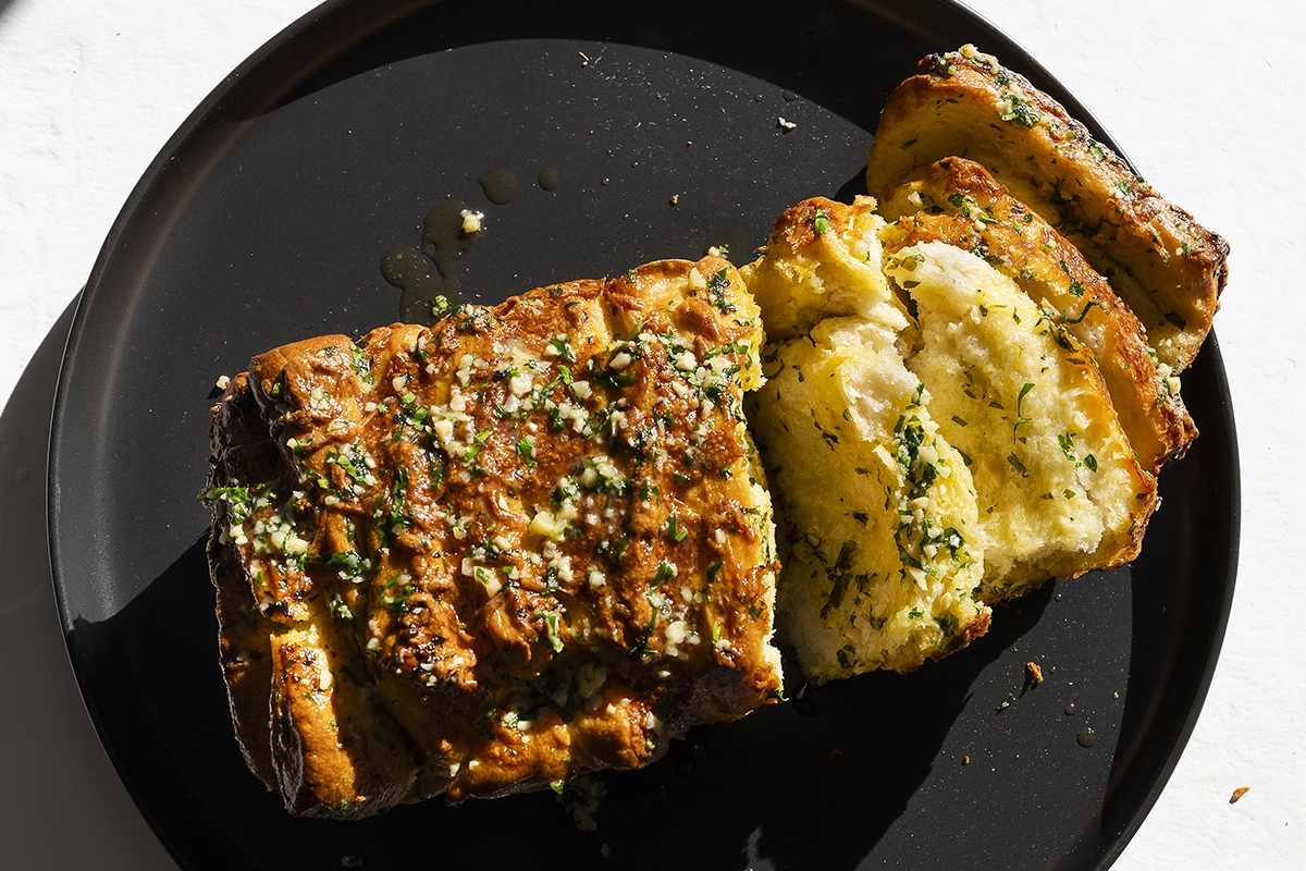 pull-apart garlic bread