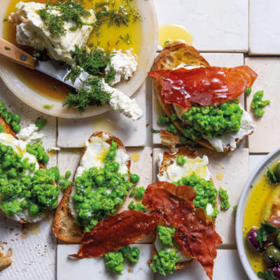 Bruschetta with smashed peas