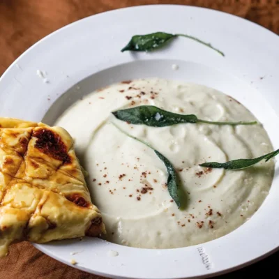 Cauliflower soup with Welsh rarebit