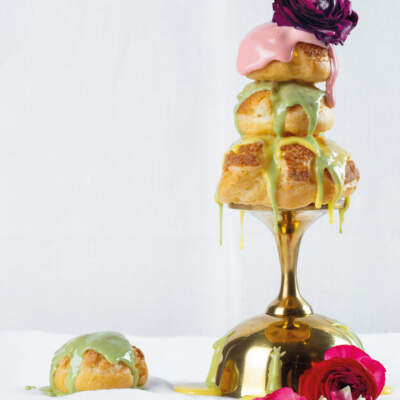Craquelin choux buns