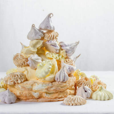 Pavlova pudding tower