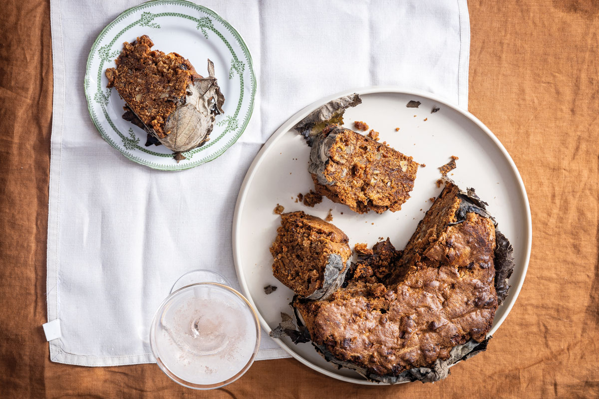 Dried fig-and-apple fruit cake