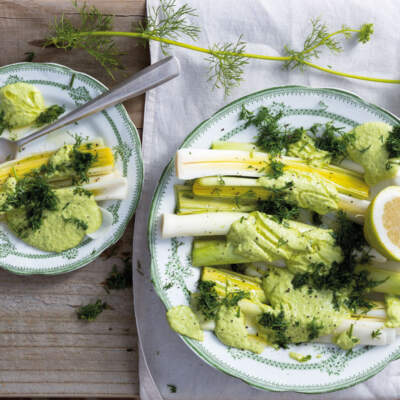 Poached leeks with creamy asparagus sauce