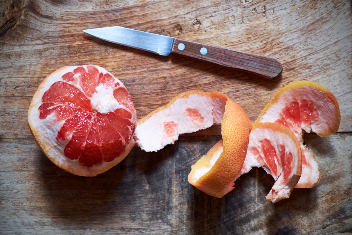 paring-knife-with-grapfruit