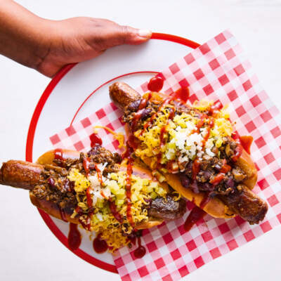 Vegetarian chilli dogs