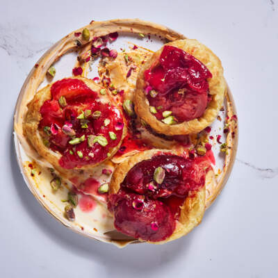 Mini plum tarts with harissa crème
