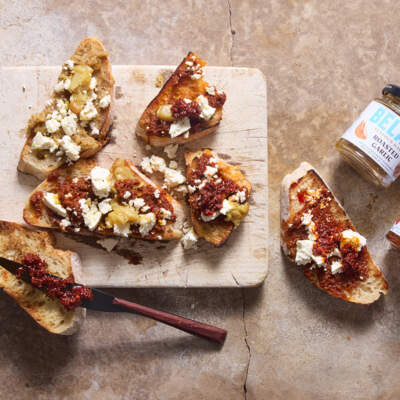 Roasted garlic-and-sundried tomato bruschetta